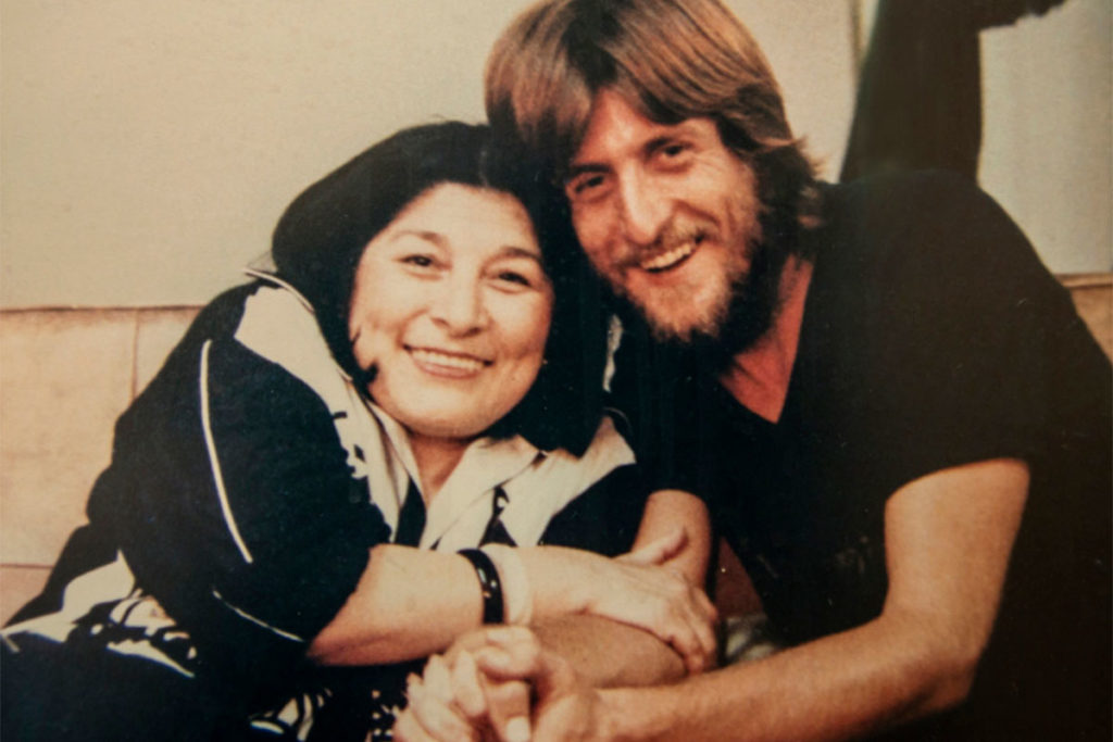 Junto a Mercedes Sosa